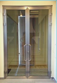 Остеклённая двустворчатая дверь из нержавеющей стали